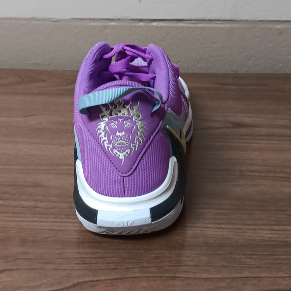 MENS 13 NIKE AIRMAX LEBRON WITNESS VIIHO22 BASKETBALL PERFORMANCELILAC/SULPHUR - Picture 2 of 5